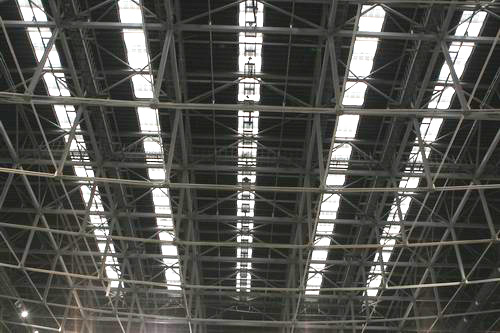 棚顶设置的5条采光带