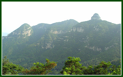 崇山峻岭