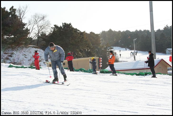 棋盘山冰雪大世界滑雪