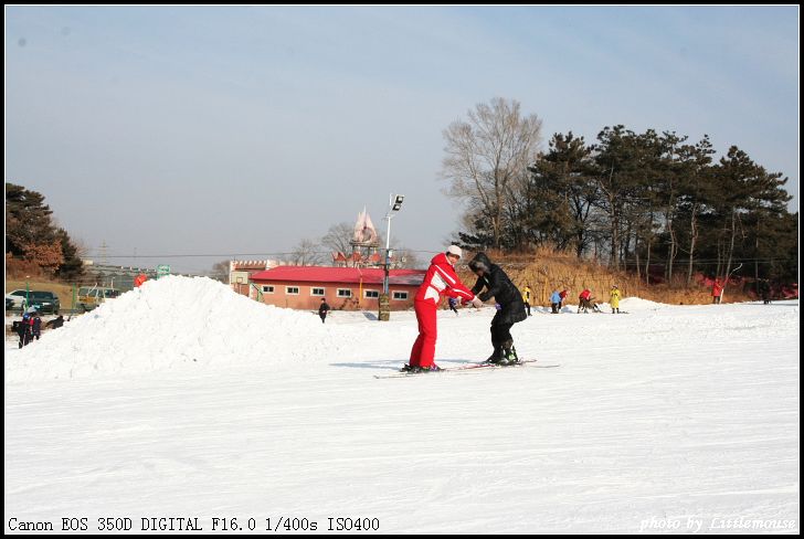 棋盘山冰雪大世界滑雪