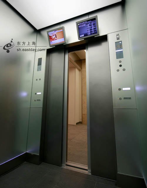 环球金融中心每秒8层的电梯