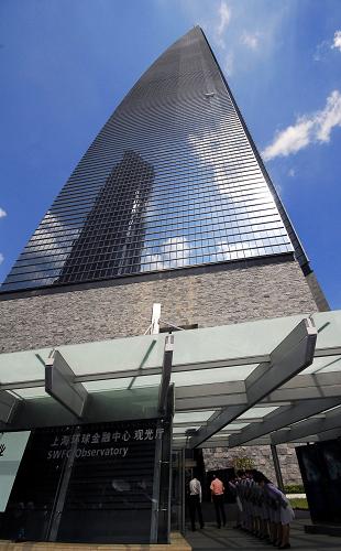 仰视上海环球金融中心