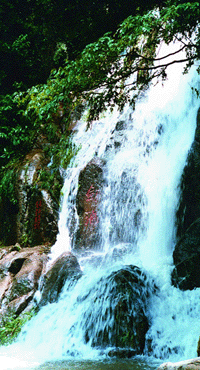 剑池飞瀑