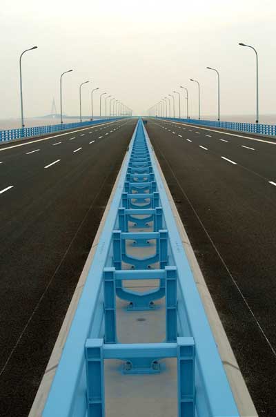 杭州湾大桥双向6车道