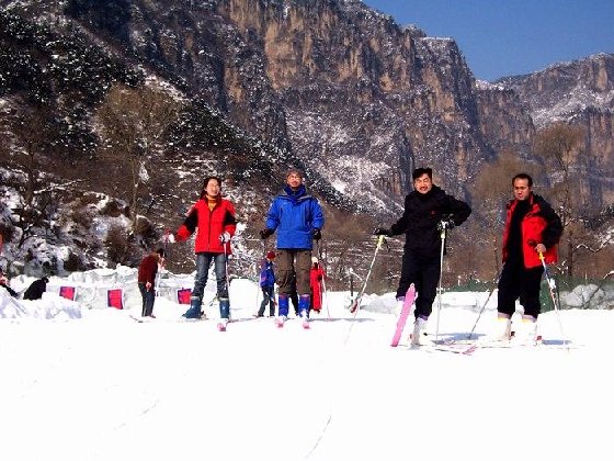 万仙山郭亮滑雪