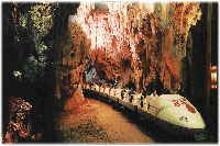 地下河洞穴