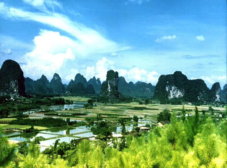 月亮山风景区