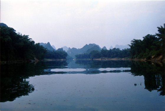 平湖静影