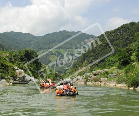 桂林龙胜玉龙滩漂流