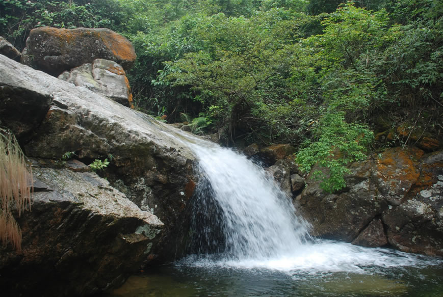 防城港十万大山魔石谷