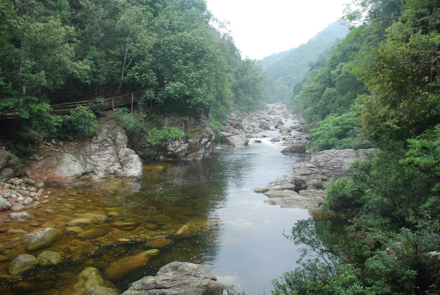 防城港十万大山魔石谷