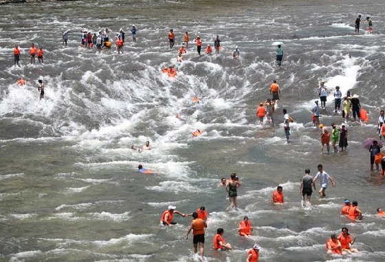 白水洋百米冲浪滑道