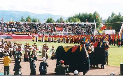 日喀则丰富多彩的珠峰文化节