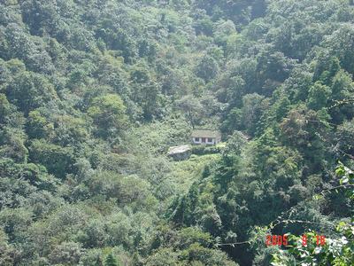 大山中一小屋