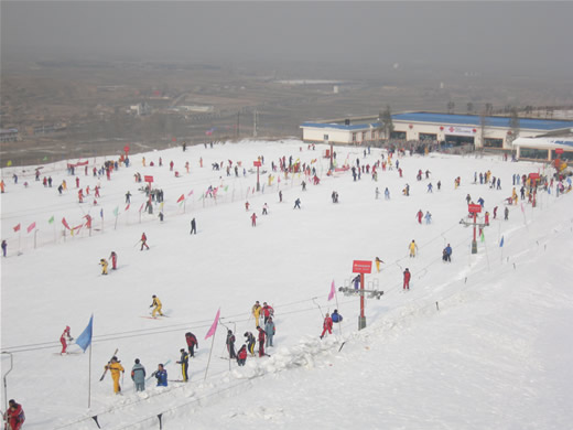 兴隆山滑雪场场地