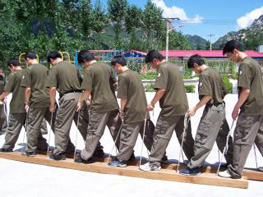 新疆人众人拓展训练培训中心